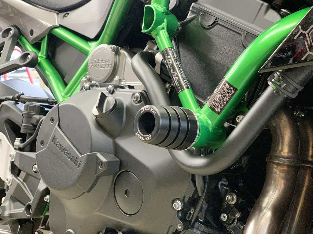 STRIKER ストライカー ガードスライダー Z H2 KAWASAKI カワサキ エンジンスライダー・フレームスライダー