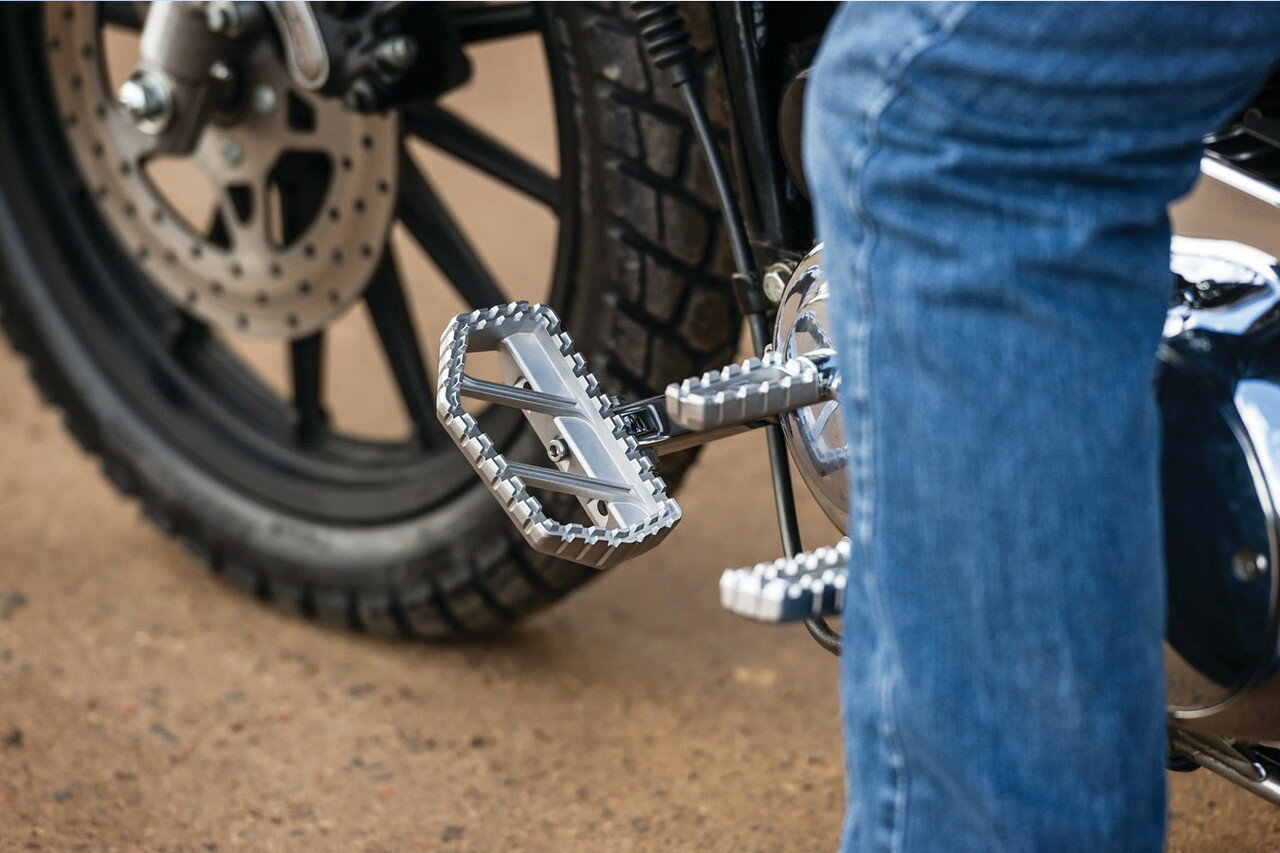 Kuryakyn クリアキン Riot Foot Pegs フットペグ ステップバー ステップ 足回り