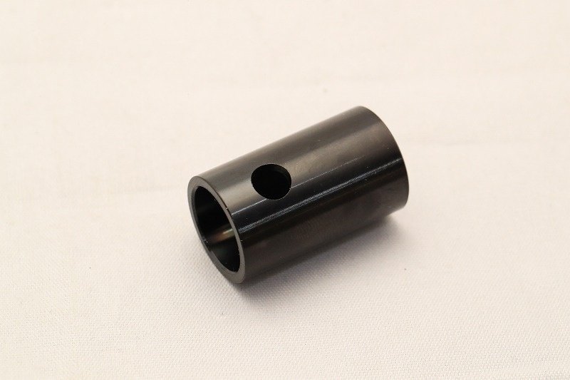 ■商品概要■T2Racing製サイドカウルステー【プッシュ式】専用■詳細説明こちらの商品はT2Racing製サイドカウルステー【プッシュ式】専用のカウルステーになります。チタン製でPVDコーティング処理を施しています。T2Racing製サイドカウルステーは...T2Racing製フルカウル(TYPE-1復刻 ＆TYPE-2)を装着する際に強く推奨するアンダーカウルステーで純正値よりカウルを少し外側にオフセットすることにより、空気抵抗を減らす構造にしています。フレーム外側面からカウル内側面まで77mmに設定しています。■注意点※こちらは1個の価格です。※こちらの商品はT2Racing製サイドカウルステー【クイック式】にはご使用いただけません。※画像には他の商品が含まれています。※メーカー都合により商品の仕様変更がある場合がございます。ご了承ください。■適合車種NSR250R&ensp;NSR250R 年式: 88-89&ensp;&ensp;備考: MC18&ensp;NSR250R 年式: 90-93&ensp;&ensp;備考: MC21&ensp;NSR250R 年式: 94-96&ensp;&ensp;備考: MC28