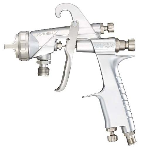 ■商品概要【商品仕様】●所要圧縮機：0．75-1．5kW●ノズル口径：1．5mm●吹付空気圧力：0．29MPa●空気使用量：330L／min●塗料噴出量：240ml／min●パタン開き：290mm●塗料ニップル：G3／8・空気ニップル：G1／4●塗料供給方式：吸上【規格】WIDER2-15K2S■詳細説明【用途】木工・家具塗装、金属塗装用。【商品機能】■機能性を重視したエルゴノミクスデザイン。各所にエルゴノミクスデザインを施したうえで従来より5gの軽量化を実現。各種ツマミ類にはテーパーを設け溝を深くしているため、高いグリップ性により微調整がしやすくなっています。また、ニードル弁ばね後方に樹脂パーツを組み込むことでスムーズな塗料調整が可能となりました。さらにトリガーの先端形状をなだらかにすることで少量塗布時の操作性向上を図りました。■モデルチェンジにより容易なメンテナンスが可能に。新しいWIDERは、メンテナンスのしやすい設計となっています。キャップのネジピッチを1．0mmから1．5mmに変更したことにより、従来の半分の約1回転半で締め込みができ、さらにニードル弁の後端部へは、着脱が容易におこなえるような形状を施しました。そして、空気および塗料ニップルにネジのないストレート部を設けたことで、ジョイントの簡単な取り付けを実現しました。■リニアに反応するパタン調節装置。従来のパタン調節装置は、1回転で全パタン幅の約45％に達し、1．5回転では約80％、2回転で約100％とほぼ全開となっていました。新開発のパタン調節装置では、1回転では約35％、1．5回転でも約50％、2回転で約70％と、リニアに反応するように調整し、より直感的に操作しやすくなりました。■個体差の少ない空気弁シートセット。従来の空気弁シートセットでは、エア経路の開孔部の大きさが大と小の組み合わせになっていたため、ねじ込み時の位置関係(＝個体差)により空気量に差が生じ、塗料噴出量やパタン幅に影響を与えてしまう可能性がありました。新しいWIDERではその構造を見直し、開孔部を大きく均一にすることで、ねじ込みによる個体差の少ない空気弁シートを実現しました。これより安定した塗装が可能となりました。■注意点※メーカー都合により商品の仕様変更がある場合がございます。ご了承ください。※画像、動画には他のタイプが含まれている場合があります。