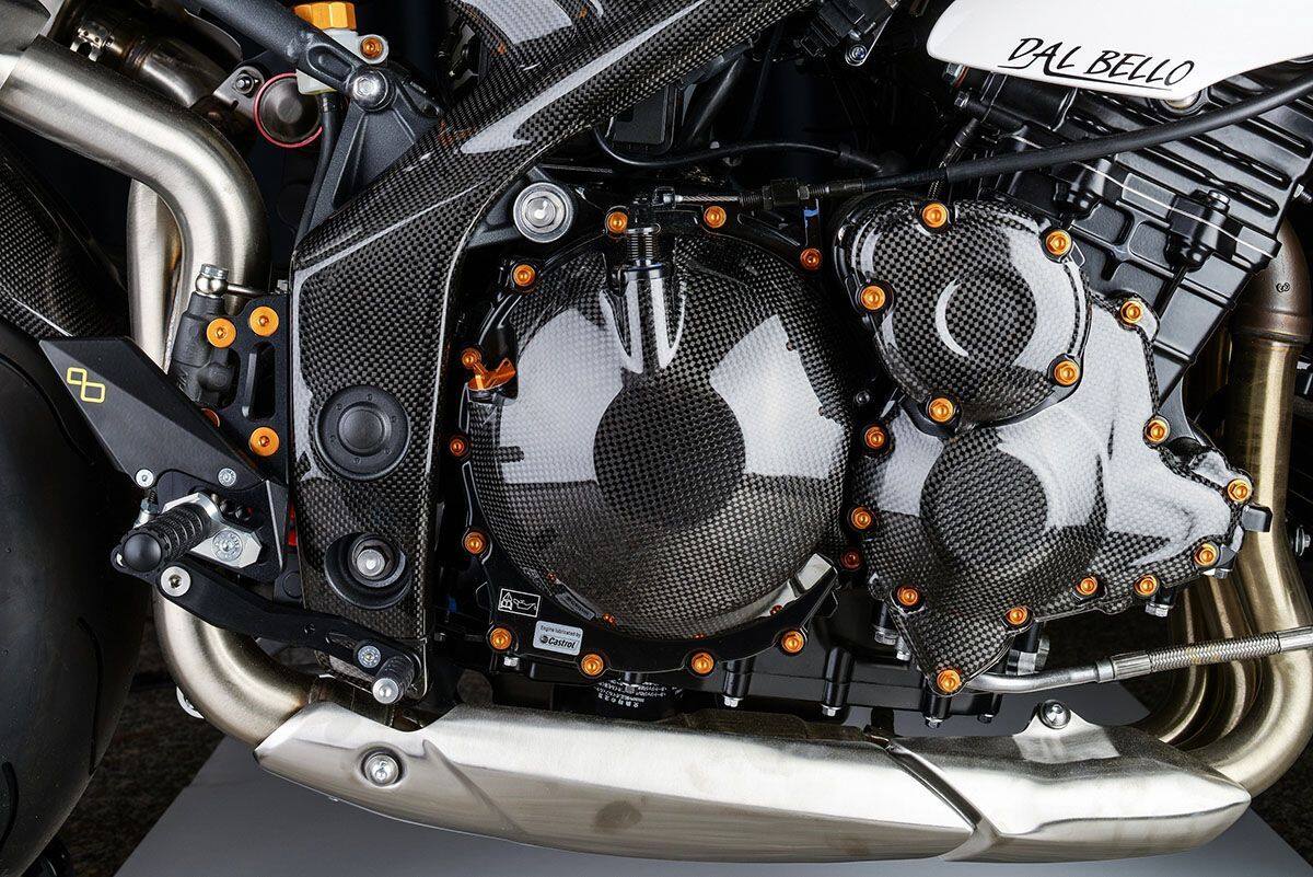 Swing Arm - LighTech ライテック カーボンパーツ TRIUMPH用 スイングアーム プロテクター SPEED TRIPLE 1200 RR RS RX TRIUMPH トライアンフ スイングアームカバー・プロテクター 外装