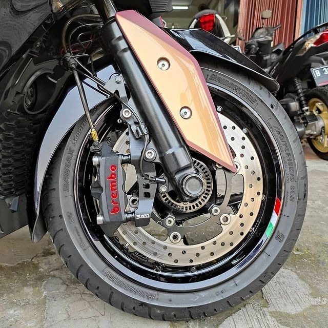 WR3 ダブルアールスリー フロントキャリパーサポート BREMBO用 XMAX 250 XMAX300 Y...