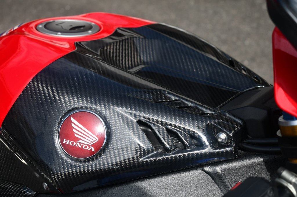 楽天市場】cbr1000rr-r タンクカバーの通販 楽天市場】cbr1000rr-r タンクカバーの通販