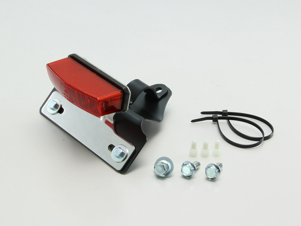 ■商品概要カラー：レッドレンズLEDレクタングルテールランプ付フレームエンドに装着ノーマルタンデムグリップ使用可能■注意点※画像はイメージです。※画像には他のカラーリング／他のタイプが含まれている場合があります。■適合車種グラストラッカー ビッグボーイ&ensp;グラストラッカー ビッグボーイ 年式: 00-16