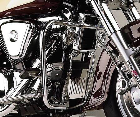 ■詳細説明Fehlingはバイク向けガード、キャリアを設計製造しているドイツのメーカーです。クロームメッキ仕上げの製品にはその美しさに定評があります。■注意点※取扱説明書が付属する場合は外国語となります。※輸入商材の為、納期が遅れる場合がございます。あらかじめご了承ください。※メーカー都合により商品の仕様変更がある場合がございます。ご了承ください。■適合車種VL1500&ensp;VL1500