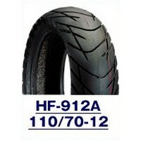 ■納期状況をご確認ください■商品概要フロント用【パターン：HF912A】12インチサイズ：110/70-12 TLチューブレスタイヤバイアス■詳細説明DUROタイヤは、DUNLOPとの技術提携により一部のDUNLOP製品の製造を受注しています。また、ホンダ・ヤマハ・スズキの一部車両にて、純正指定タイヤに認定。EECによるEマーク承認、ISO-14000証明書の取得などが信頼性を裏付けています。タウンユースはもちろんの事、補修用としてもお使い頂けます。■北極カモメの翼をイメージしたタイヤパターンは、高速度域での高いグリップ力と排水性のバランスを高次元で実現。■ソフトな新型コンパウンドと、GPX特許デザインの効果でウェット路面とドライ路面の両方にて、安定した走行性能を確保。■スクーター向けの小径タイヤでも、時速170km/hまで対応する耐久性を発揮します。■注意点※掲載のタイヤ適合車種は参考としてご使用願います。実際の装着サイズとは異なる場合があります。車種名、排気量、年式が同じでも、車種によってはマイナーチェンジ、特殊仕様車およびカスタム状況によりサイズが異なる場合がございます。必ず実際に装着されているタイヤのチューブ、サイズ、スピードシンボル、荷重指数、タイヤ種類などをご確認の上、サイズ・パターンの選択はご使用者様の自己責任において行って下さい。※回転方向の有無はトレッドショルダー部、サイドウォール部の矢印で確認してください。　※画像はイメージです。■適合車種RACING150Fi&ensp;RACING150Fi 年式: 16&ensp;&ensp;備考: フロント&ensp;RACING150Fi 年式: 17&ensp;&ensp;備考: フロントRacingKing180Fi&ensp;RacingKing180Fi 年式: 17&ensp;&ensp;備考: フロントRacing S 125&ensp;Racing S 125 年式: 17&ensp;&ensp;備考: フロント&ensp;Racing S 125 年式: 20&ensp;&ensp;備考: フロント&ensp;Racing S 125 年式: 22&ensp;&ensp;備考: フロントRacing S 150&ensp;Racing S 150 年式: 17&ensp;&ensp;備考: フロント&ensp;Racing S 150 年式: 20&ensp;&ensp;備考: フロント&ensp;Racing S 150 年式: 22&ensp;&ensp;備考: フロントV50 Special&ensp;V50 Special 年式: 21&ensp;&ensp;備考: フロントV125 Special&ensp;V125 Special 年式: 21&ensp;&ensp;備考: フロントV200 Special&ensp;V200 Special 年式: 21&ensp;&ensp;備考: フロントTIGRA125&ensp;TIGRA125 年式: 14&ensp;&ensp;備考: フロント&ensp;TIGRA125 年式: 16&ensp;&ensp;備考: フロントTIGRA150&ensp;TIGRA150 年式: 16&ensp;&ensp;備考: フロントTIGRA168R&ensp;TIGRA168R 年式: 16&ensp;&ensp;備考: フロントZZ&ensp;ZZ 年式: 00&ensp;&ensp;備考: リア&ensp;ZZ 年式: 01&ensp;&ensp;備考: リア&ensp;ZZ 年式: 02&ensp;&ensp;備考: リア&ensp;ZZ 年式: 03&ensp;&ensp;備考: リア&ensp;ZZ 年式: 04&ensp;&ensp;備考: リア&ensp;ZZ 年式: 05&ensp;&ensp;備考: リア&ensp;ZZ 年式: 06&ensp;&ensp;備考: リア&ensp;ZZ 年式: 07&ensp;&ensp;備考: リアfighter150&ensp;fighter150 年式: 16&ensp;&ensp;備考: フロント&ensp;fighter150 年式: 17&ensp;&ensp;備考: フロントPrimavera 125&ensp;Primavera 125 年式: 16&ensp;&ensp;備考: フロント&ensp;Primavera 125 年式: 17&ensp;&ensp;備考: フロント&ensp;Primavera 125 年式: 18&ensp;&ensp;備考: フロント&ensp;Primavera 125 年式: 21&ensp;&ensp;備考: フロント...