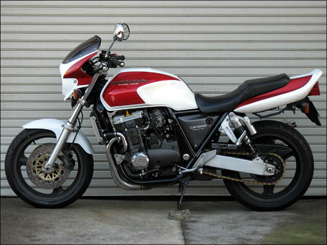 CHIC DESIGN シックデザイン ロードコメット2 CB1000スーパーフォアビッグワン HONDA ホンダ ビキニカウル カウル関連 外装 スクリーンカラー：スモーク / カラー：スパークリングシルバーメタリック