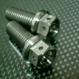 TITANIUM64 チタニウムロクジュウヨン キャリパーマウントボルト