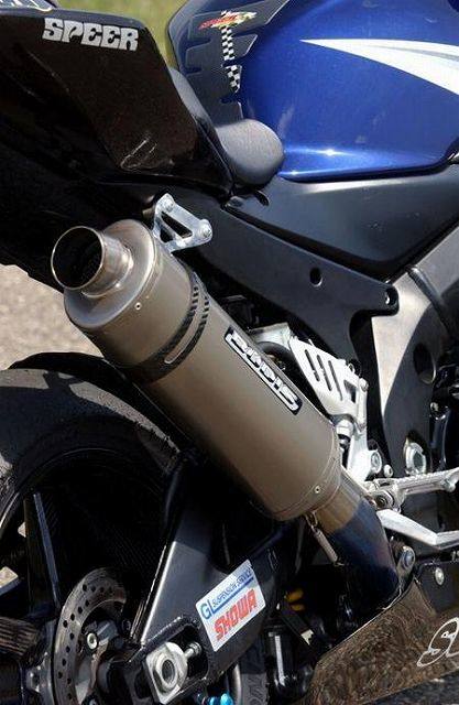 ■商品概要素材：ステンレス/フルチタン■詳細説明メーカー品番: SGSXR600-005System: Complete Exhaust System for GSX-R 600/750(00-03)Material: Stainless/Full TitanShape: Oval . EC approvedCatalyzer: Other details: Oval silencer (Oval 1OK/Oval 1MK) EC approved- with / without catalytic converter- outer sleeve length = 486mm. height = 125mm. width = 103mm- racing edition available・認証：EC-approved■注意点【JMCA未認証】※JMCA未認証のマフラーは車検・公道走行に適さない場合がございます。※画像はイメージです。商品と若干異なる場合がございますが予めご了承下さい。※こちらの商品は輸入取寄せ品です。お届けまで1ヶ月以上かかる場合がございます。　※受注生産品です。　※受注後のキャンセル、返品、都合交換はできません。予めご了承ください。■適合車種GSX-R600&ensp;GSX-R600 年式: 01-03 GSX-R750&ensp;GSX-R750 年式: 00-03 ■商品番号bod-sgsxr600-005