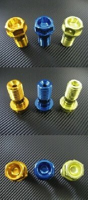 ■商品概要ボルトピッチ：P＝1.00素材：アルミ■詳細説明F1やSBKマシンへブレーキパーツの供給実績が技術の高さを証明する、イタリア「アレグリ」社のブレーキボルトをエトスのスペシャルオーダーにより日本へお届けいたします。現状のボルトでは不便はありませんでしたか？少しだけ感じる疑問を解決するパーツとなっております。レモン色はアレグリのイメージカラーです。・緩み止め対策に「ワイヤーロック穴」・豪快な肉抜き「市販品最軽量級」・艶のある美しいアルマイト仕上げ・ガスケットを痛め難い「フランジ形状」・一般工具で回せる「六角対角12mm」■備考※アレグリ、アールズ、日本車純正、スウェッジライン、ACパフォーマンスラインに適合します。※グッドリッジの場合は2ミリ厚のガスケットを同時にお使い下さい。※Wボルトをブレンボ製ラジアルマスターにお使いの場合は、ホースのブランドにかかわらず、2ミリ厚のガスケットを組み合わせてお使い下さい。（グッドリッジ不可）※高強度のアルミ材で作成されておりますが、中抜きされている為、過度のトルクが掛かるとボルトが損傷します。十分のご注意下さい。（推奨締め付けトルク2.0kg）※ピッチ、長さ、太さ等、取付前に適合の確認をお願いします。適合を誤るとボルトだけではなく、ブレーキ全体の損傷につながります。※画像はエアフリータイプではないシングルボルトです。■適合車種&ensp;&ensp;&ensp;備考: 汎用