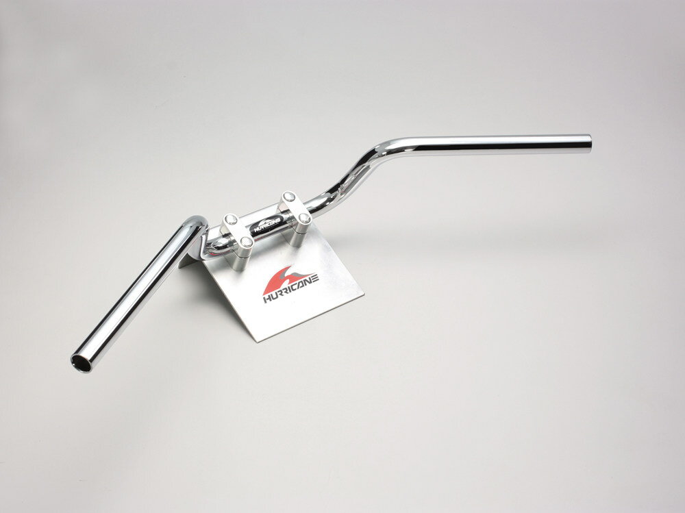 ■商品概要ハンドルカラー：クロームメッキ【セット内容】ハンドル：スチール製クロームメッキ／外径φ22.2mm／内径φ18mmスロットルケーブル・クラッチケーブル・チョークケーブル：ブラックアウターブレーキホース：フルステンレス製メッシュ【ハンドルサイズ】全高：120mm全幅：650mmホルダー取付部の有効幅：120mmプルバックサイズ：205mm内入角度：32度前傾角度：59度■詳細説明【別途必要パーツ・作業】・要スイッチ穴開け加工・要ブレーキフルード・要ハーネスの延長・要サイドキャップ(内径φ18mm用)日本製。試作、装着確認、量産、一貫して自社で管理。東大阪で長年培った技術とノウハウによる素材の厳選、数種類の研磨、品番の刻印、高精度な曲げ加工や溶接、高品質な表面処理など多くのこだわりが詰まったハンドルバーです。引張強さに優れたSTKM13Aスチール材を使用。JMCA安全基準値クリア。被膜が厚く、耐久性・耐食性に優れるトリプルニッケル・クロームメッキ(ニッケル3層＋クローム層)仕上。■注意点※写真中のハンドルクランプ(ホルダー又はポスト)等は商品に含まれません。※サイズ表記は水平時のものです。※画像には他のカラーリング／他のタイプが含まれている場合があります。■適合車種GB250クラブマン&ensp;GB250クラブマン 年式: 95-99 型式: MC10&ensp;&ensp;備考: (1500001-)