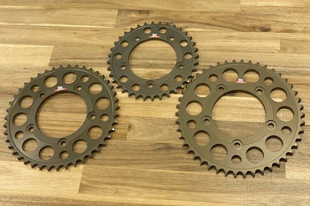 ISA アイエスエー リアスプロケット ジュラルミン Scrambler DUCATI ドゥカティ ドリブンスプロケット・リアスプロケット 駆動系 丁数：43