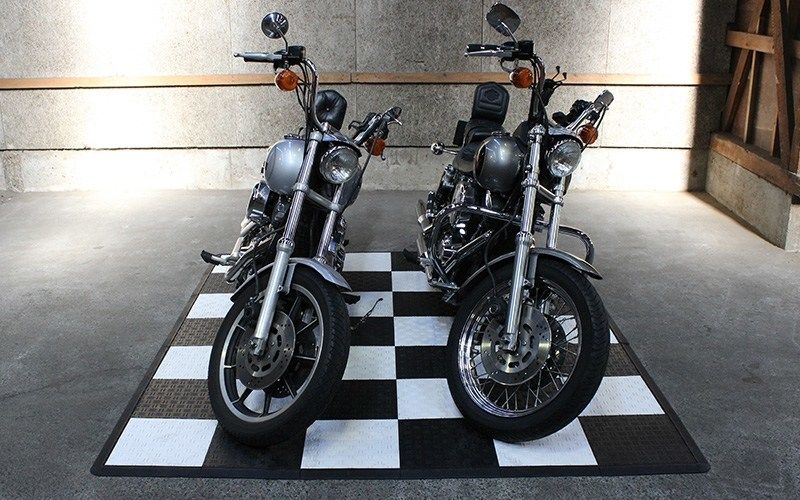 ウェビック 楽天市場店のTECTile テックタイル Bike-2セット メンテナンスマット・ピットマット・スタンドマット 1枚目カラー：イエロー(21枚) / 2枚目カラー：オレンジ(21枚)｜アングル2