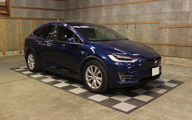 ウェビック 楽天市場店のTECTile テックタイル Car-Mセット メンテナンスマット・ピットマット・スタンドマット 2枚目カラー：レッド(64枚) / 1枚目カラー：ダークグレー(64枚)｜アングル2