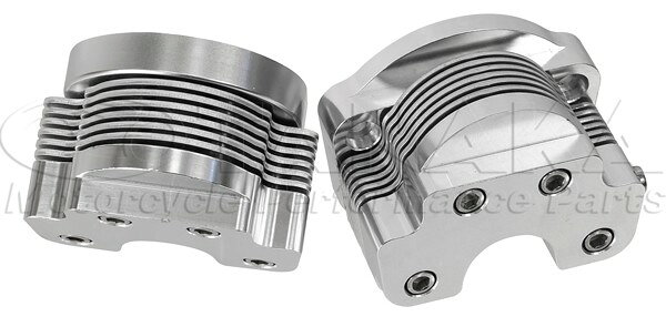 ■商品概要左右セット【総幅】約52mm(片側)■詳細説明シリンダーヘッドに直接装着できるタイプのフィンタイプオイルクーラーです。カムチェーン側ユニットにはオイルラインはありません。■注意点※適合車種に記載以上の排気量のエンジンには取付不可。※商品改良の為、デザイン・仕様・外観・素材・価格などを予告なく変更する場合がありますのでご了承ください。※本商品はキットでの販売になりますが、装着に当たっては専門知識を持っている方が行ってください。※本商品は輸入商品のため、微細な傷が入っている場合がございます。※メーカー都合により商品の仕様変更がある場合がございます。ご了承ください。■適合車種&ensp;&ensp;&ensp;備考: モンキー等横型エンジン-田中商会販売50cc・90ccエンジン対応モンキー&ensp;モンキー