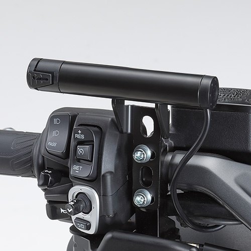 Y’S GEAR(YAMAHA) ワイズギア マルチバーUSB電源 マスターシリンダー取付ピッチ 30-32mm車両 マルチバ..