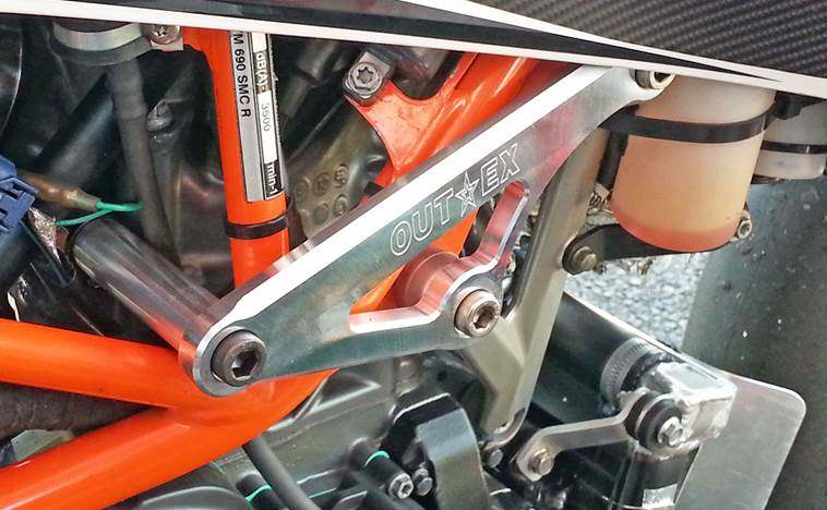 OUTEX �����ƥå��� �إåɥ֥졼�� 690SMC R KTM ���֥ե졼�� �ե졼��