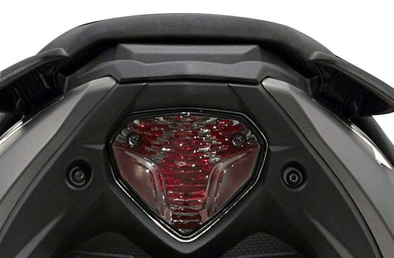 ■商品概要【メーカー品番】6A2N8G091B認証：CE認証取得済みカバーカラー：スモークライトタイプ：LED■詳細説明Replace original equipmentCustomise your scooter■注意点※取扱説明書が付属する場合は外国語となります。※輸入商材の為、納期が遅れる場合がございます。あらかじめご了承ください。※メーカー都合により商品の仕様変更がある場合がございます。ご了承ください。　※画像はイメージです。■適合車種AEROX&ensp;AEROX 年式: 13-14AEROX 4&ensp;AEROX 4 年式: 14-17&ensp;&ensp;備考: （SA426）AEROX NAKED&ensp;AEROX NAKED 年式: 13-16&ensp;&ensp;備考: （SA424）AEROX R&ensp;AEROX R 年式: 15-17&ensp;&ensp;備考: （SA421）NITRO&ensp;NITRO 年式: 13-16NITRO 4&ensp;NITRO 4 年式: 14-16NITRO NAKED&ensp;NITRO NAKED 年式: 13-17