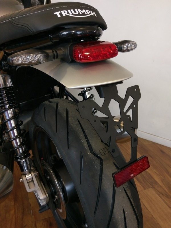 V PARTS ブイパーツ フェンダーレスキット Triumph 1200 Speed Twin BONNEVILLE BOBBER ABS BLACK SPEEDMASTER T120 SPEED TWIN TRIUMPH トライアンフ ナンバープレートホルダー 外装