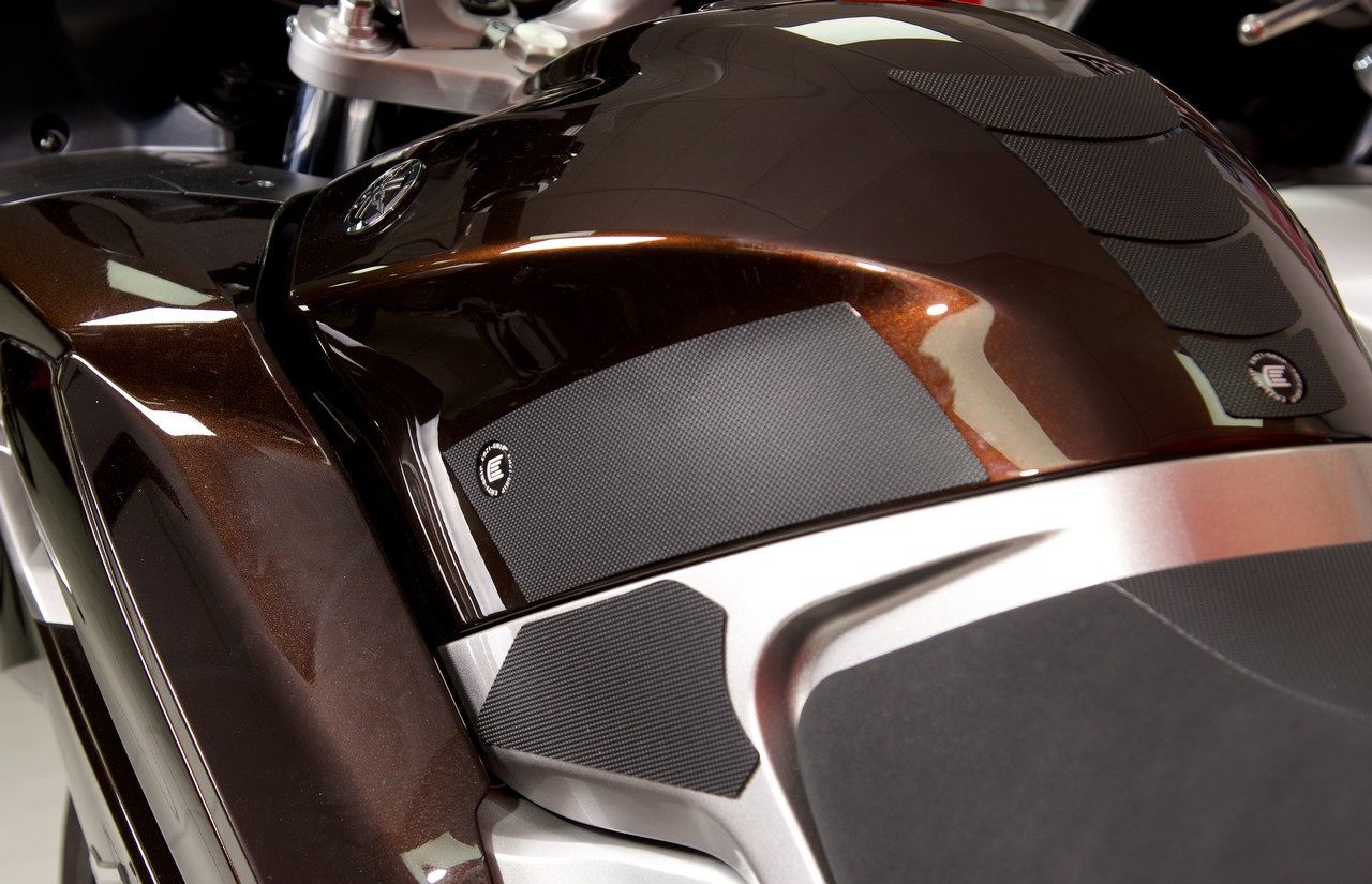 Eazi-Grip ������������å� �ˡ�����åץ��ݡ��� TANK GRIP PERFOMANCE FJR 1300 YAMAHA ��ޥ� �ˡ�����åץѥå� ���󥯴�Ϣ ���� �����ס�EVO(�����������) ���顼���֥�å�