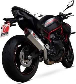 ■商品概要【材質】：ブラッシュドステンレススチール後軸出力変移 STD：170.98 → 174.07(BHP)【サイレンサー長】300mm・適合年式：2020・OEWeigh：7.65kg・Scorpion重量：2.93kg■詳細説明迫力のあるサイレンサーボディが特徴のセルケトパラレルシリーズマフラー。シリーズ名に名付けられた『セルケト(SERKET)』は、古代エジプト神話の女神から取られています。サソリの姿を模したその女神は、古代、有害な生き物から人々を守る守護神として崇められていました。サソリの猛毒の針をイメージした排気口周囲の赤いリングが特徴の、スコーピオン社のフラッグシップモデルです。エンド形状はマットブラック仕上げ。■注意点【JMCA未認証】※JMCA未認証のマフラーは車検・公道走行に適さない場合がございます。※取扱説明書が付属する場合は、英語となります。※輸入商材の為、納期が遅れる場合がございます。あらかじめご了承ください。※メーカー都合により商品の仕様変更がある場合がございます。ご了承ください。■適合車種Z H2&ensp;Z H2 年式: 20-21