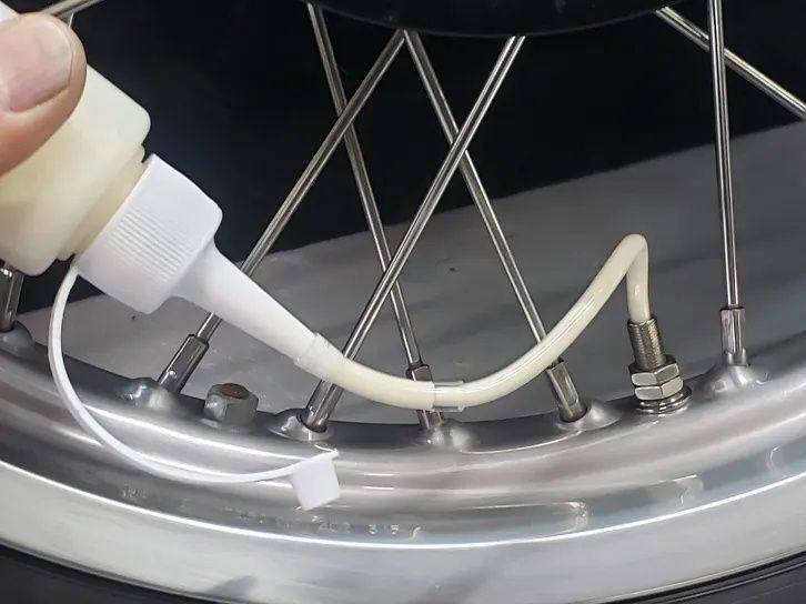 OUTEX アウテックス チューブレスキット用 エア漏れ防止剤 パンク修理キット・パン...