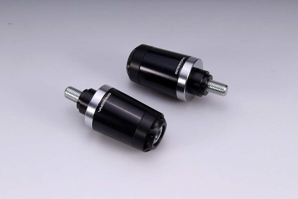 ■詳細説明●重量(片側)：約280g(ボルト含む)●重量のあるウェイトにより振動抑制効果を発揮し、運転時の不快な振動を抑えます。●アルミカバーは高強度アルミニウム合金素材(A6061-T6)削り出しを使用し、表面の変色や腐食を防ぎ耐摩耗性も向上させるアルマイト仕上げで美しい外観を長く保ちます。●先端部は摩擦係数の少ないPOM(ポリオキシメチレン)で製作しておりますので、万一の転倒時に車体の損傷を最小限に抑えます。●転倒時等に破損する可能性があるアルミカバーとPOMカバーは単品でご購入いただけます。■注意点※ご使用のグリップ・車種によってはワッシャー等で調整する必要な場合がございますのでご注意ください。※モニターの環境等の理由により画像の色と実物の色が若干異なって見える場合がございます。※取り付け写真はイメージです、商品のカラーと異なる場合もあります。※この商品は予告なしに価格や仕様を変更する場合がございます。※画像には他の商品が含まれています。※メーカー都合により商品の仕様変更がある場合がございます。ご了承ください。■適合車種レブル1100T&ensp;レブル1100T 年式: 25-レブル1100&ensp;レブル1100 年式: 25-