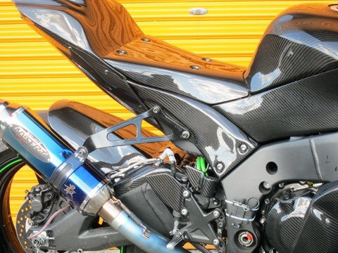 A-TECH エーテック サブフレームカバー ZX-10R KAWASAKI カワサキ 素材：ドライカーボンケブラー(DCK) クリアー塗装済み 3