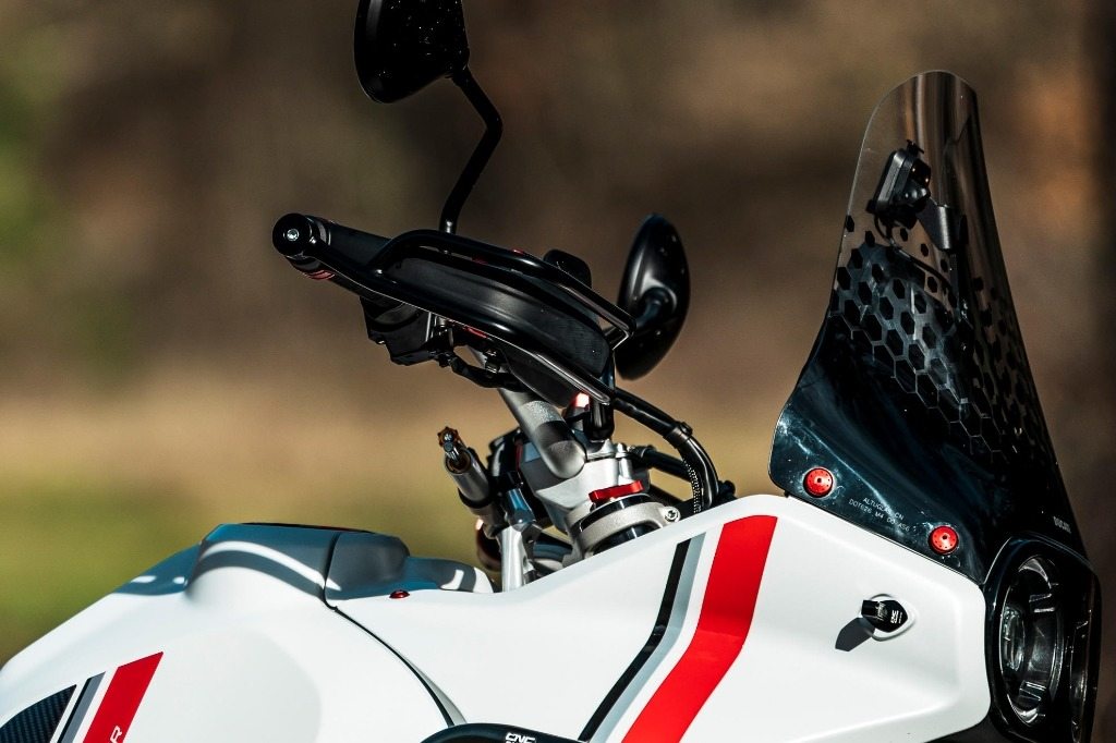 CNC Racing シーエヌシーレーシング ハンドガード ハンドガード・ナックルガード ハンドル周辺パーツ ..