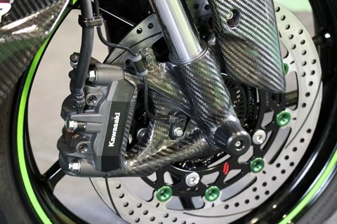 A-TECH エーテック フロントフォークキャリパーカバー ZX-25R KAWASAKI カワサキ その他フロントフォークオプション・補修部品 サスペンション 足回り タイプ：平織ドライカーボン(CDC)／クリア塗装済