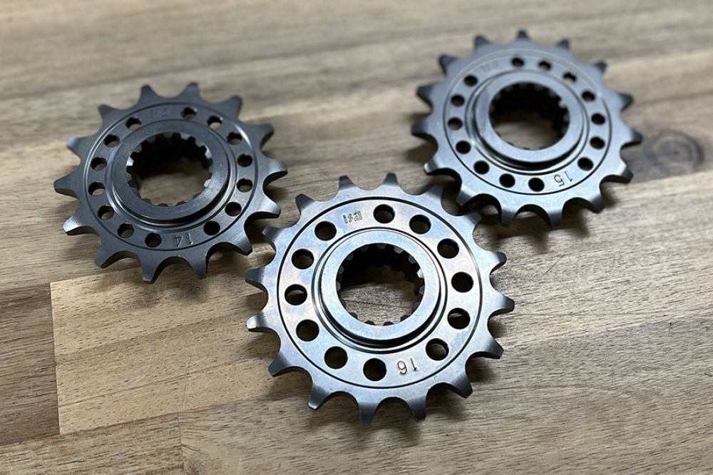 ISA アイエスエー フロントスプロケット 【ドライブスプロケット】 SCM調質材(クロモリ) Panigale V4 V4S DUCATI ドゥカティ ドライブスプロケット・フロントスプロケット 駆動系 歯数：16T