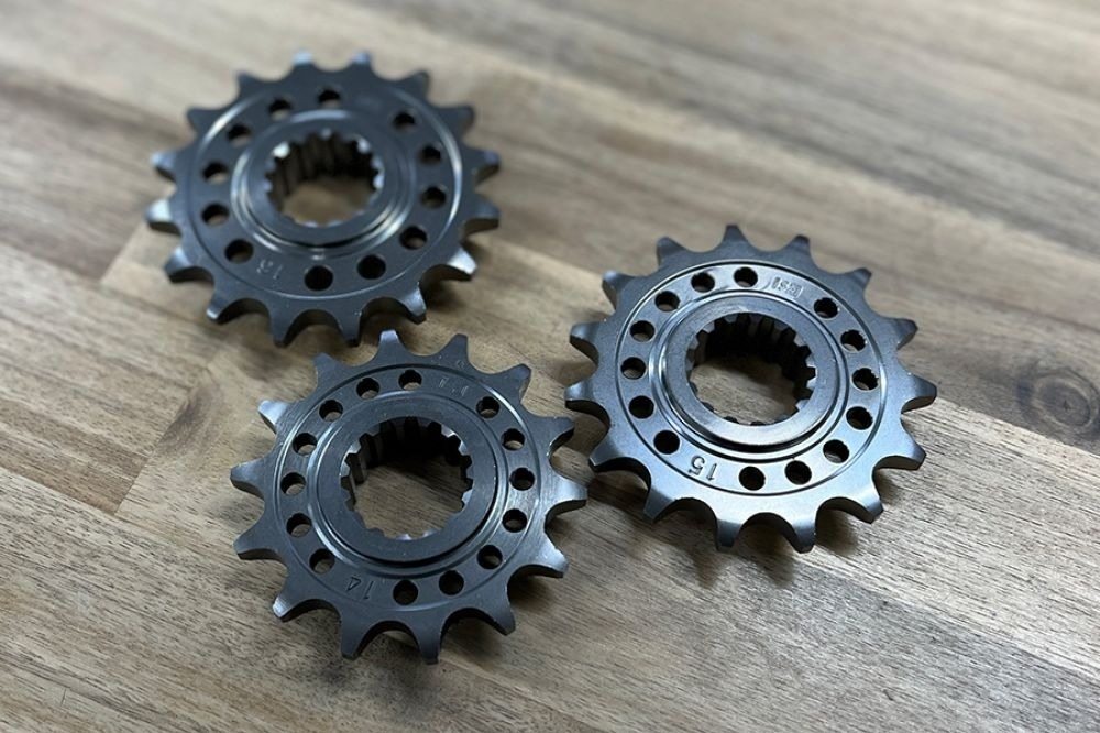 ISA アイエスエー フロントスプロケット 【ドライブスプロケット】 SCM調質材(クロモリ) Panigale V4 V4S DUCATI ドゥカティ ドライブスプロケット・フロントスプロケット 駆動系 歯数：16T