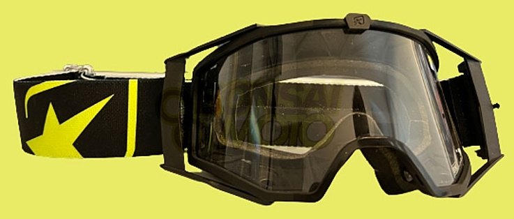 ■商品概要カラー：ブラック／ブラック／イエロー【特徴】・クリアシングルレンズ・超強力なアンチフォグ・ユーロフィット・3レイヤースポンジ・メガネ対応(OTG)・広い視界・8K専用シングルレンズ対応・8K専用ダブルレンズ対応・8K専用ロールオフシステム対応■詳細説明極端に曇りにくい特性により、皆様にご愛顧いただいているイタリアンブランドariete(アリエテ)。8Kゴーグルは、クリアシングルレンズを標準装備。曇らないクリアシングルレンズ。フレームの高い柔軟性による高いフィット感。・高い柔軟性をもつフレーム・ベルトにはシリコン滑り止め加工済み■注意点※アジアンフィットではありません。※メーカー都合により商品の仕様変更がある場合がございます。ご了承ください。
