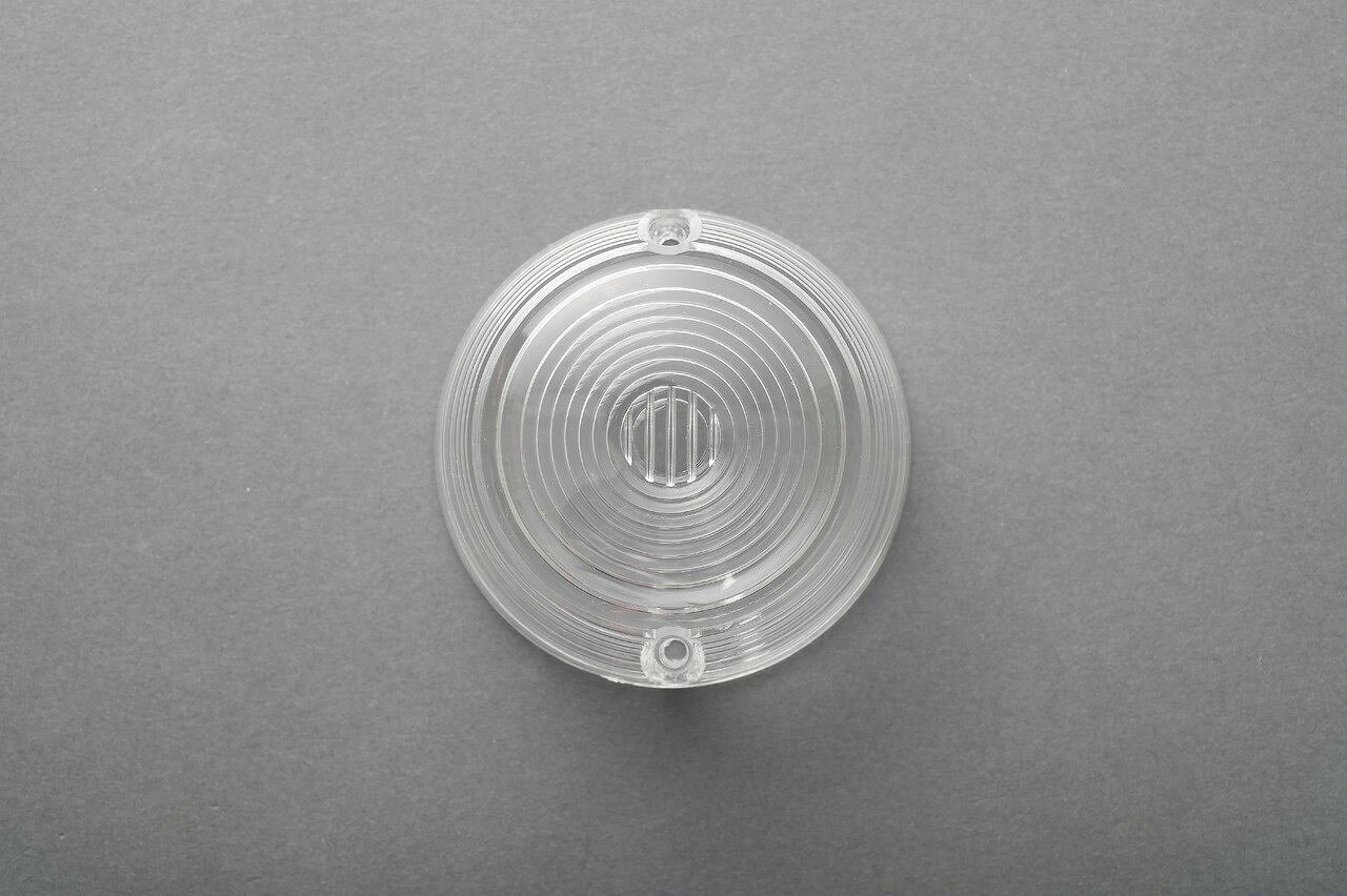 ■詳細説明純正品のフォルムを忠実に再現した、クリアバージョン。レンズのみの1個単位での販売。■注意点※フィラメント(電球)は別売りとなります。※本製品の取付は、車両本体のメーカー発行サービスマニュアルを基本として、確かな知識と技術を持ったサービス工場(認定工場)にてプロのメカニックにより行ってください。※近年エンドユーザー様がご自身で取り付けを行おうとし、きちんと取り付けられなかったり、または付近の部品が社外部品に交換されていることに気づかず、これが原因で取り付けられない事案が発生しています。適正な環境や工具が揃わないために、怪我や他部品の故障などが発生する可能性も大いにあります。※取り付けに関してお問合せをいただいても、各車両により状態が違うため(改造の有無もある)お答えできない場合があります。※取り付けはご自身で行わず、必ずプロショップにて行なってください。※メーカー都合により商品の仕様変更がある場合がございます。ご了承ください。■適合車種CB750K&ensp;CB750K&ensp;&ensp;備考: K0&ensp;CB750K&ensp;&ensp;備考: K1&ensp;CB750K&ensp;&ensp;備考: K2&ensp;CB750K&ensp;&ensp;備考: K3&ensp;CB750K&ensp;&ensp;備考: K4&ensp;CB750K&ensp;&ensp;備考: K5&ensp;CB750K&ensp;&ensp;備考: K6CB400&ensp;CB400&ensp;&ensp;備考: (398)&ensp;CB400&ensp;&ensp;備考: (408)