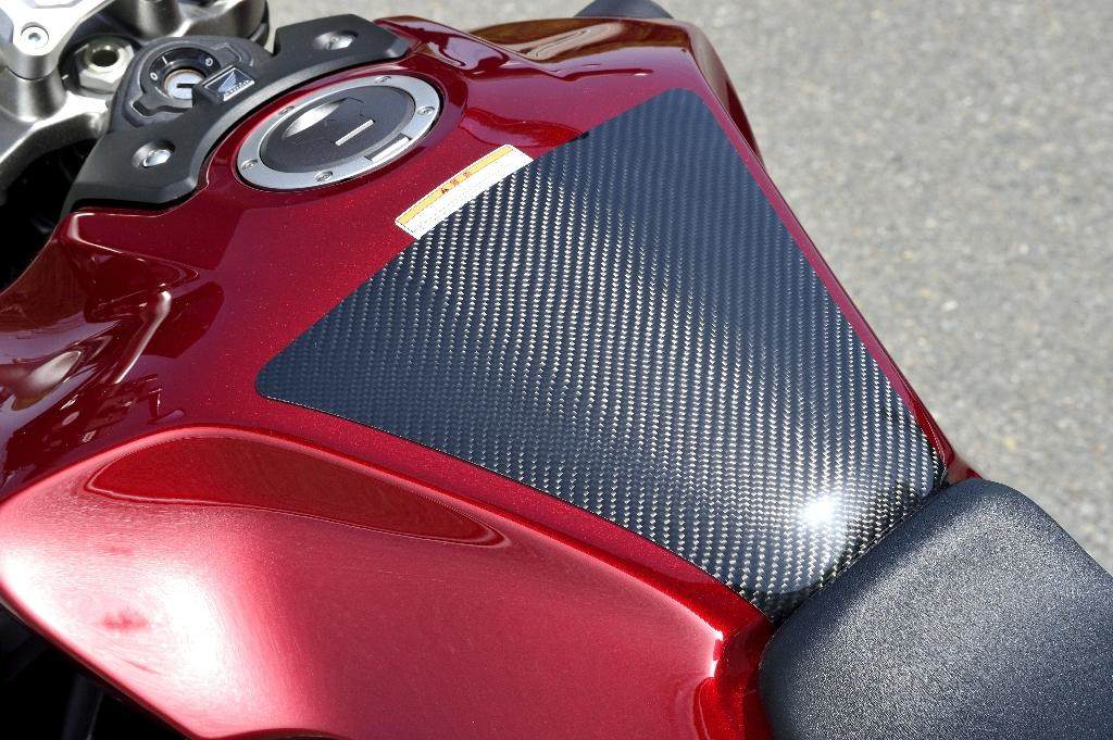 Magical Racing マジカルレーシング タンクエンドパッド CB1000R HONDA ホンダ タンクカバー タンク関連 外装 タイプ：綾織カーボン製 / MagiVeilセラミックコーティング：あり