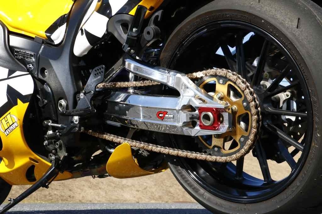 STRIKER ストライカー G-STRIKER スイングアーム パワーディメンション Type-S(スタビ付き) 半艶ブラック仕上げ GSX1300R隼 SUZUKI スズキ スタンドフック受け：M8 / リアフェンダー取付アダプター：なし / 専用チェーンカバー加工：あり(シルバーアルマイト)