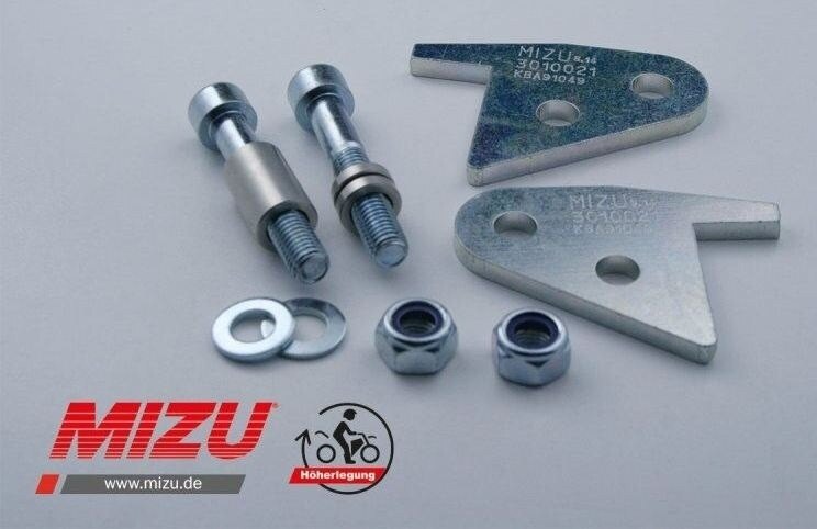 ■詳細説明Article Number：3010021That’s what makes driving even more fun! With our MIZUjack-upkits，the wheelbase of your bike is shortened und gives you amuchbetter and more agile driving experience.Our MIZU jack-up and lowering kits offer you a totally newdrivingpleasure and are manufactured in Hilzingen，Germany. They arealsodelivered with an ABE (part certificate) andmountinginstructions.delivery includes ABE (part certificate) & mountinginstructions2 year warranty e (more infos at the imprint)high quality materialMade in Germany，according to ISO 9001Features：including ABE (part certificate)，jack-up kit 25mmSpecifications：material：aluminium，anodizedsystem：spacer between frame and supension legcountry of production：Germanycertificate：part certificateinstallation effort：easy，ca. 90 min.■注意点※取扱説明書が付属する場合は、外国語となります。※輸入商材の為、納期が遅れる場合がございます。あらかじめご了承ください。※画像には他の商品が含まれている場合があります。※メーカー都合により商品の仕様変更がある場合がございます。ご了承ください。　※画像はイメージです。