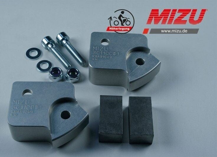 ■詳細説明Article Number：30110001That’s what makes driving even more fun! With our MIZUjack-upkits，the wheelbase of your bike is shortened und gives you amuchbetter and more agile driving experience.Our MIZU jack-up and lowering kits offer you a totally newdrivingpleasure and are manufactured in Hilzingen，Germany. They arealsodelivered with an ABE (part certificate) andmountinginstructions.delivery includes ABE (part certificate) & mountinginstructions2 year warranty e (more infos at the imprint)high quality materialMade in Germany，according to ISO 9001Features：including ABE (part certificate)，jack-up kit 30mmSpecifications：certificate：part certificatecountry of production：Germanysystem：stereo suspension leg extensionmaterial：aluminium，anodizedinstallation effort：easy，ca. 60 min.■注意点※取扱説明書が付属する場合は、外国語となります。※輸入商材の為、納期が遅れる場合がございます。あらかじめご了承ください。※画像には他の商品が含まれている場合があります。※メーカー都合により商品の仕様変更がある場合がございます。ご了承ください。　※画像はイメージです。