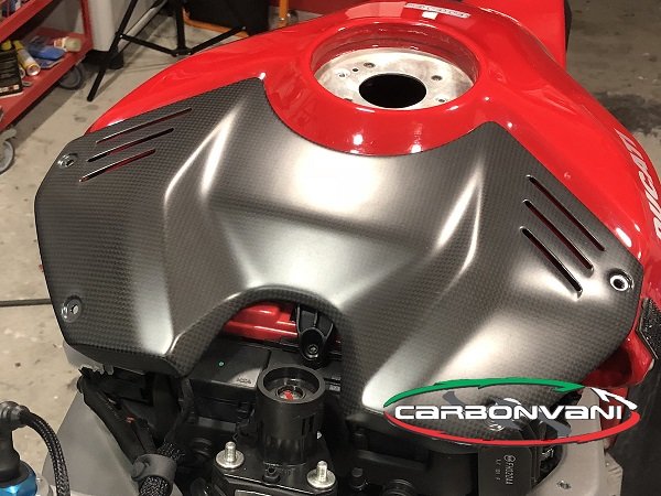 CARBONVANI カーボンバーニ タンクバッテリーカバー PANIGALE V4 S DUCATI ドゥカティ タンクカバー タンク関連 外装
