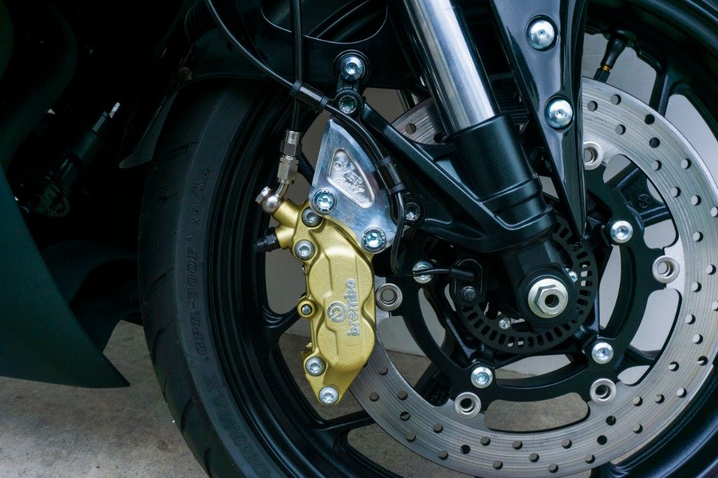 OVER オーヴァー フロントキャリパーサポート ブレンボ4P YZF-R25 YZF-R3 YAMAHA ヤマハ キャリパーサポート・ブラケット ブレーキ