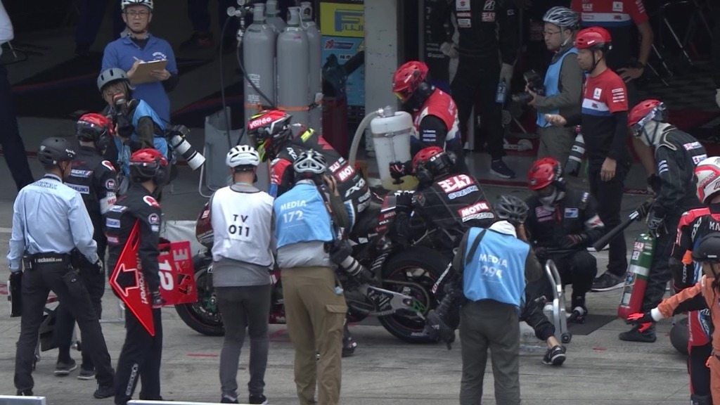 ウィック・ビジュアル・ビューロウ 2023'コカ・コーラ'鈴鹿8時間耐久ロードレース 公式Blu-ray DVD・ブルーレイ DVD・書籍・カタログ