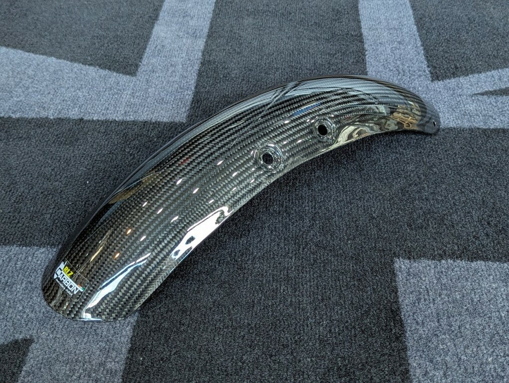■詳細説明RLZ製INT650／GT650用カーボンフロントフェンダーです。マットとグロッシー(光沢仕上)があります。■注意点※傷や塗装の剥げ、ムラ等がある場合があります。※輸入通関時の検査がある為、開封してある場合があります。※商品の生産ロットにより仕様変更がある場合があります。※為替レートにより金額が変動する場合があります。※画像には他のカラーが含まれている場合があります。※メーカー都合により商品の仕様変更がある場合がございます。ご了承ください。　※画像はイメージです。■適合車種GT650&ensp;GT650INT650&ensp;INT650