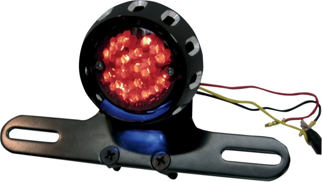 ■商品概要Taillight/License Plate Mount - BlackBulb Type：LEDFilament/Function：DualHousing Color：BlackLens Color：RedLicense Plate Orientation：HorizontalMounting Position：RearMounting Style：Bolt-OnProduct Name：TaillightRiding Style：StreetShape：RoundUnits：KitVolts：12 VpartNumber：20100797■詳細説明12V dual-function LED design with tag lightIncludes mounting hardware， mounts to existing three-holelicenseplate bracket mounting holes on most FXD and XL modelswithconventional license plate mountECE compliant (not DOT compliant)■注意点※取扱説明書が付属する場合は、英語となります。※輸入商材の為、納期が遅れる場合がございます。あらかじめご了承ください。※メーカー都合により商品の仕様変更がある場合がございます。ご了承ください。※画像は他のタイプ・カラーリングの場合があります。※画像には他の商品が含まれている場合があります。　※画像はイメージです。