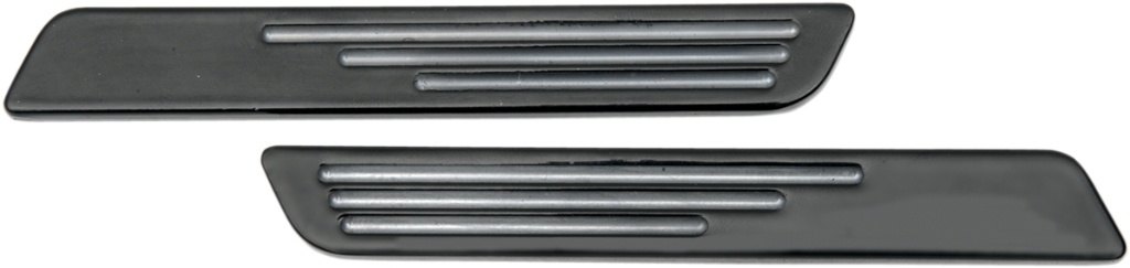 ■商品概要Latch Saddlebag Insert - BlackBase Color：BlackBase Finish：Powder-CoatedColor/Finish：Black/Powder-CoatedDecoration：Ball MilledMaterial：Billet AluminumProduct Name：Latch CoverRiding Style：StreetType：SaddlebagUnits：PairpartNumber：35010761■詳細説明Aluminum construction with chrome-plated or re-machinedblackfinishReplaces red reflectors on stock latches■注意点※取扱説明書が付属する場合は、英語となります。※輸入商材の為、納期が遅れる場合がございます。あらかじめご了承ください。※メーカー都合により商品の仕様変更がある場合がございます。ご了承ください。※画像は他のタイプ・カラーリングの場合があります。※画像には他の商品が含まれている場合があります。　※画像はイメージです。■適合車種Tour Glide Classic FLTC&ensp;Tour Glide Classic FLTC 年式: 93-94Road Glide EFI FLTR&ensp;Road Glide EFI FLTR 年式: 98-09Electra Glide Ultra Classic FLHTCU&ensp;Electra Glide Ultra Classic FLHTCU 年式: 93-99Electra Glide Ultra Classic EFI FLHTCUI&ensp;Electra Glide Ultra Classic EFI FLHTCUI 年式: 07-13Electra Glide Sport FLHS&ensp;Electra Glide Sport FLHS 年式: 93-Tour Glide Ultra Classic EFI FLTCU&ensp;Tour Glide Ultra Classic EFI FLTCU 年式: 96-Road Glide Custom FLTRX&ensp;Road Glide Custom FLTRX 年式: 10-13Electra Glide Classic FLHTC&ensp;Electra Glide Classic FLHTC 年式: 93-05Road Glide FLTR&ensp;Road Glide FLTR 年式: 98-02Electra Glide Standard EFI FLHTI&ensp;Electra Glide Standard EFI FLHTI 年式: 03-09Road King FLHR&ensp;Road King FLHR 年式: 94-06Electra Glide Classic EFI FLHTCI&ensp;Electra Glide Classic EFI FLHTCI 年式: 95-13Street Glide FLHX&ensp;Street Glide FLHX 年式: 06-Street Glide EFI FLHX&ensp;Street Glide EFI FLHX 年式: 06-13Electra Glide Ultra Limited FLHTK&ensp;Electra Glide Ultra Limited FLHTK 年式: 10-13Road King EFI FLHR&ensp;Road King EFI FLHR 年式: 96-01&ensp;Road King EFI FLHR 年式: 07-13Electra Glide Standard FLHT&ensp;Electra Glide Standard FLHT 年式: 95-06Tour Glide Ultra Classic FLTCU&ensp;Tour Glide Ultra Classic FLTCU 年式: 93-96Road Glide Ultra FLTRU&ensp;Road Glide Ultra FLTRU 年式: 11-13