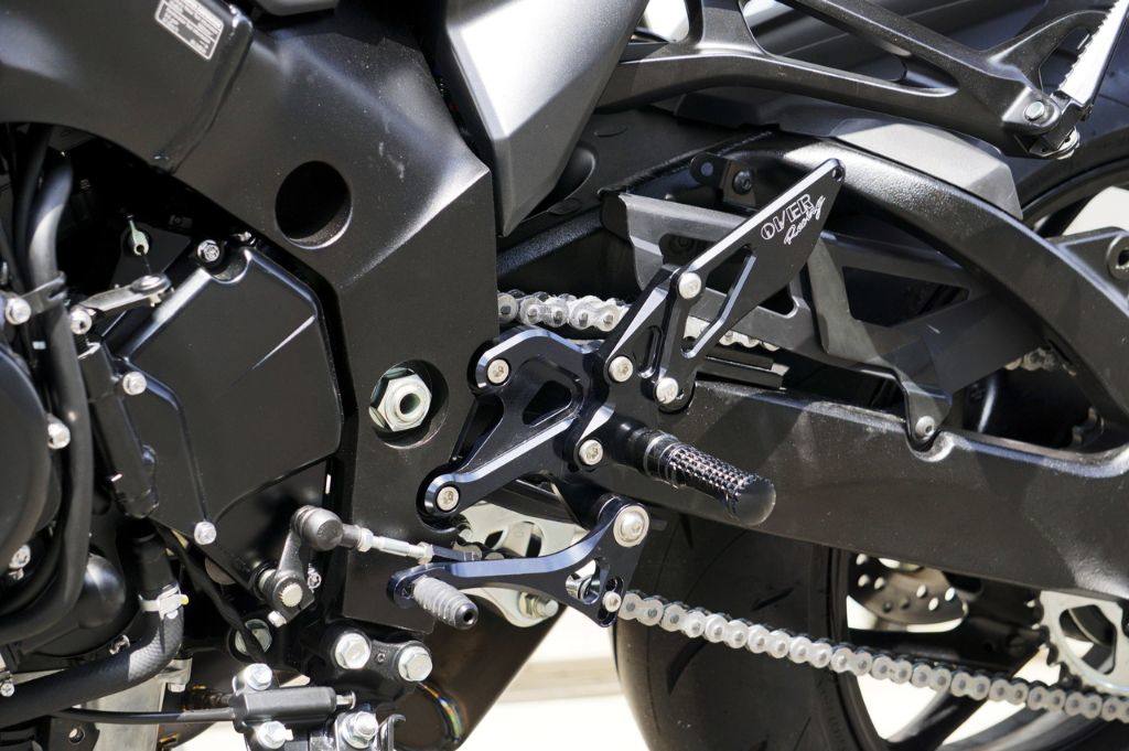 OVER オーヴァー バックステップ 4ポジション GSX-S1000F KATANA SUZUKI スズキ ステップ 足回り カラー：ブラック(アルマイト仕上げ)