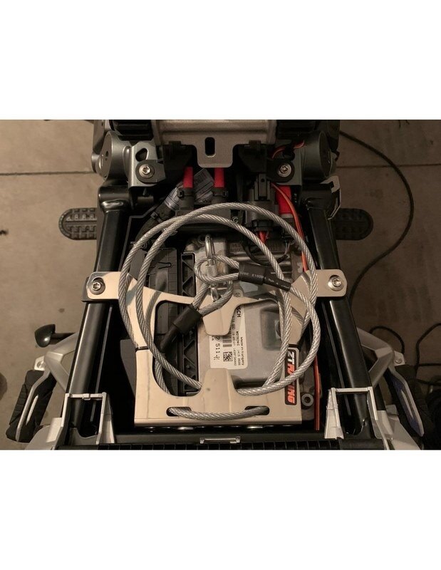 ウェビック 楽天市場店のZT RACING ジーティーレーシング Helmet Lock Black ヘルメットロック ヘルメット｜アングル3