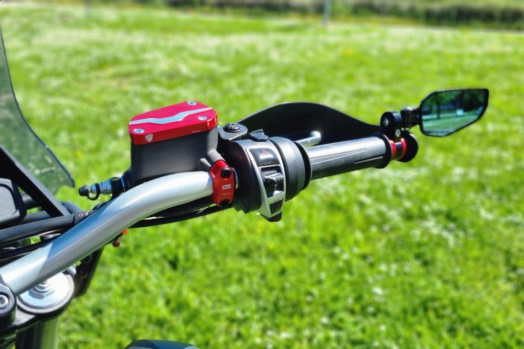 CNC Racing シーエヌシーレーシング マスターシリンダータンクキャップ V85 TT MOTOGUZZI モトグッチ マスターシリンダータンクキャップ・リザーバーカバー ブレーキ