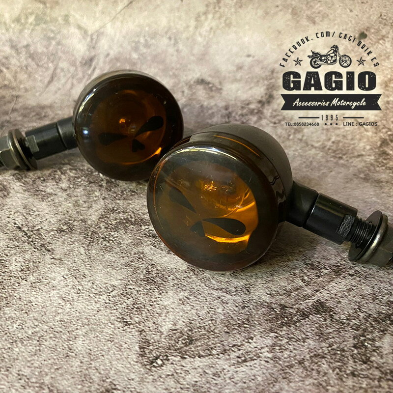 ■詳細説明Turning lights For a vintage style motorcycle， other Rorerocafes，other HD numbers. Use 12V standard lights. Consumes lesspower. Thematerial is a strong alloy.1. Material：alloy2. Color：Black3. Lens color：skull orange4. Voltage：12V5. Product size-Size：4×6 cm-Leg size：4 cm6. Wire length：12 cm7. Specific details：Black cable：GroundRed line：Turn light■注意点※Please note＊ this is a universal product. It may require someskilland tools for installation.※取扱説明書が付属する場合は外国語となります。※輸入商材の為、納期が遅れる場合がございます。あらかじめご了承ください。※メーカー都合により商品の仕様変更がある場合がございます。ご了承ください。　※画像はイメージです。■適合車種&ensp;&ensp;&ensp;備考: 汎用