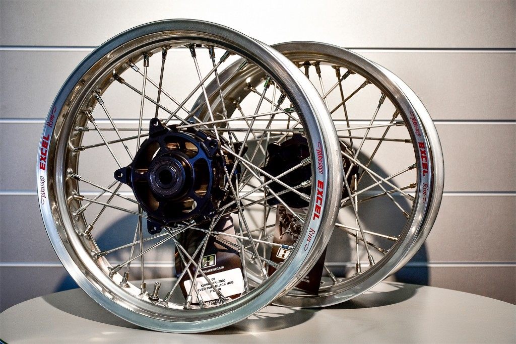 HAAN WHEELS ハーンホイール ロードコンプリートチューブレススポークホイール 前後セット Z900RS KAWASAKI カワサキ ホイール ホイール関連 足回り チューブレス：なし / リムカラー：シルバー / ハブカラー：オレンジ / ニップルカラー：ブルー 2