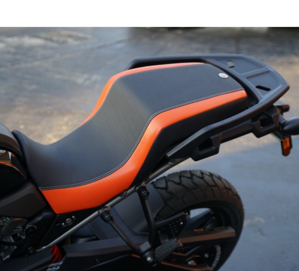 TRIJYA トライジャ ダブルシート Pan America 1250 Special HARLEY-DAVIDSON ハーレーダビッドソン シート シート関連 外装 シートカラー：オレンジ / コンチョカラー：ブラック